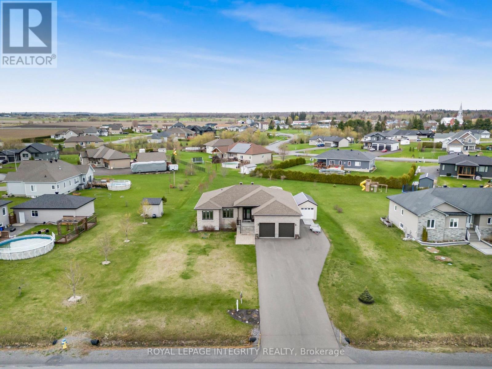 












251 RUE DES VIOLETTES STREET

,
Clarence-Rockland,




Ontario
K0A2A0

