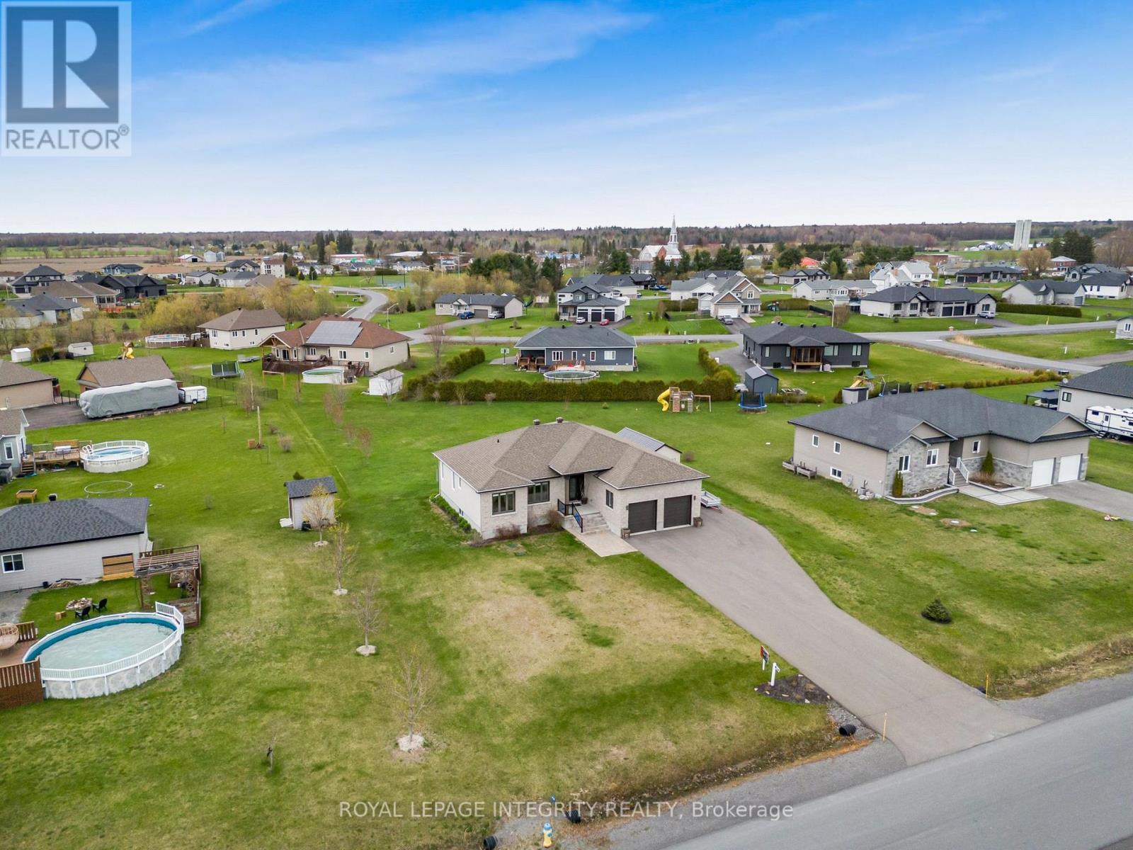 












251 RUE DES VIOLETTES STREET

,
Clarence-Rockland,




Ontario
K0A2A0

