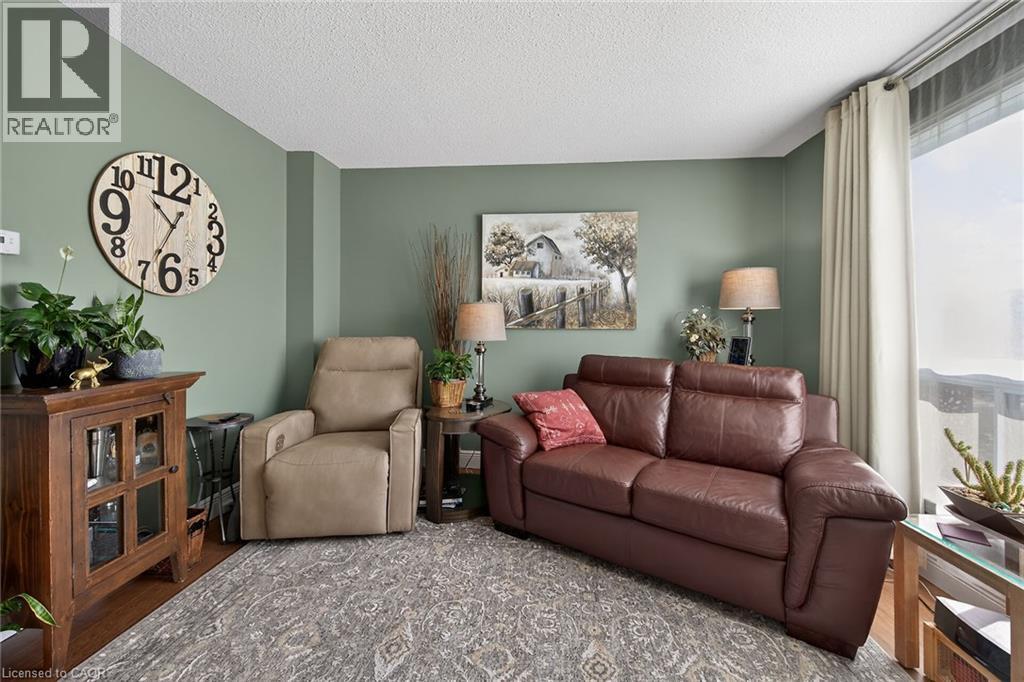 












527 MAIN Street E

,
Dunnville,




Ontario
N1A2Y5

