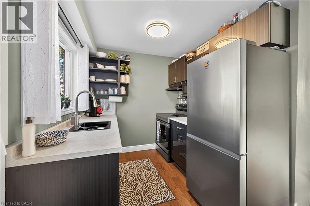 












527 MAIN Street E

,
Dunnville,




Ontario
N1A2Y5

