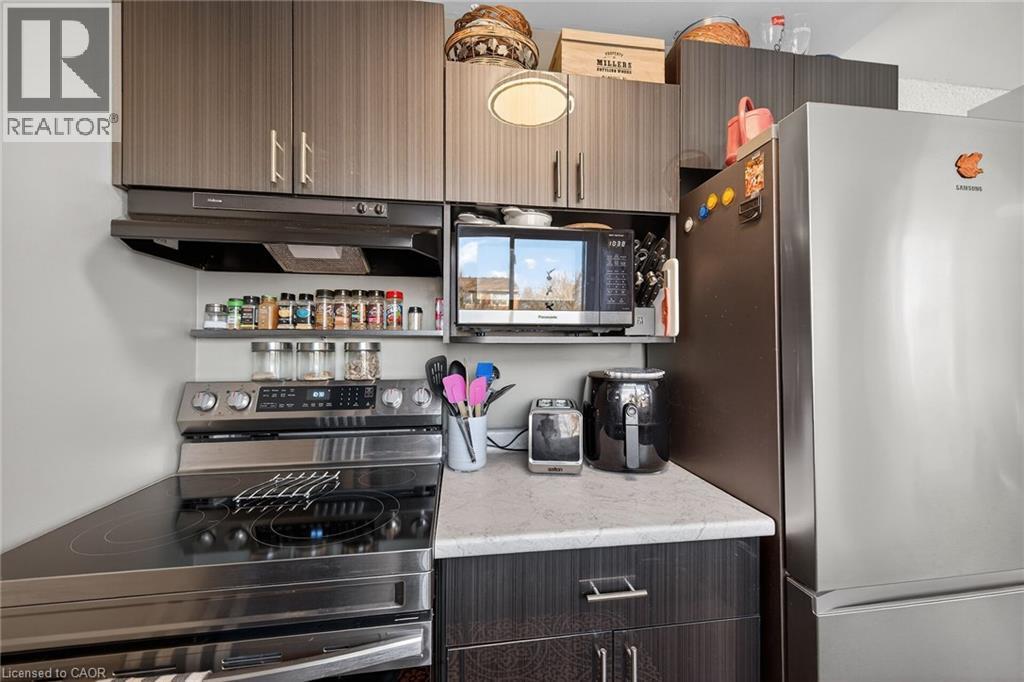 












527 MAIN Street E

,
Dunnville,




Ontario
N1A2Y5

