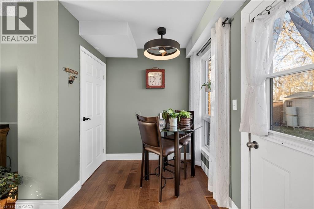 












527 MAIN Street E

,
Dunnville,




Ontario
N1A2Y5

