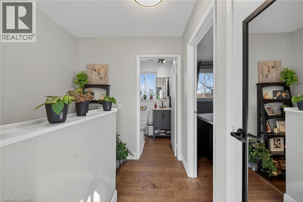 












527 MAIN Street E

,
Dunnville,




Ontario
N1A2Y5

