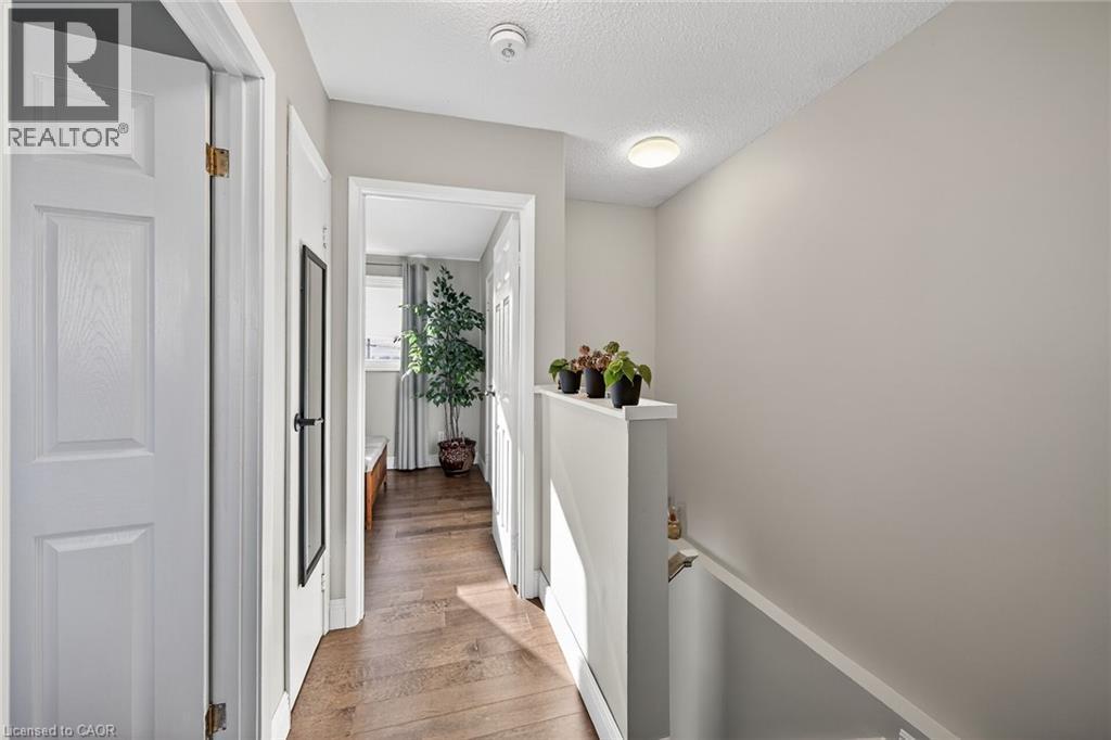 












527 MAIN Street E

,
Dunnville,




Ontario
N1A2Y5

