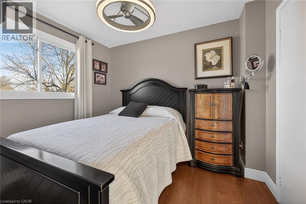 












527 MAIN Street E

,
Dunnville,




Ontario
N1A2Y5

