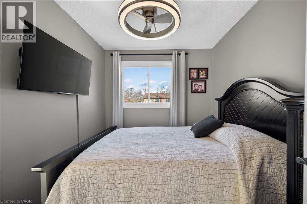 












527 MAIN Street E

,
Dunnville,




Ontario
N1A2Y5

