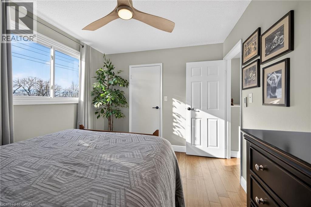 












527 MAIN Street E

,
Dunnville,




Ontario
N1A2Y5

