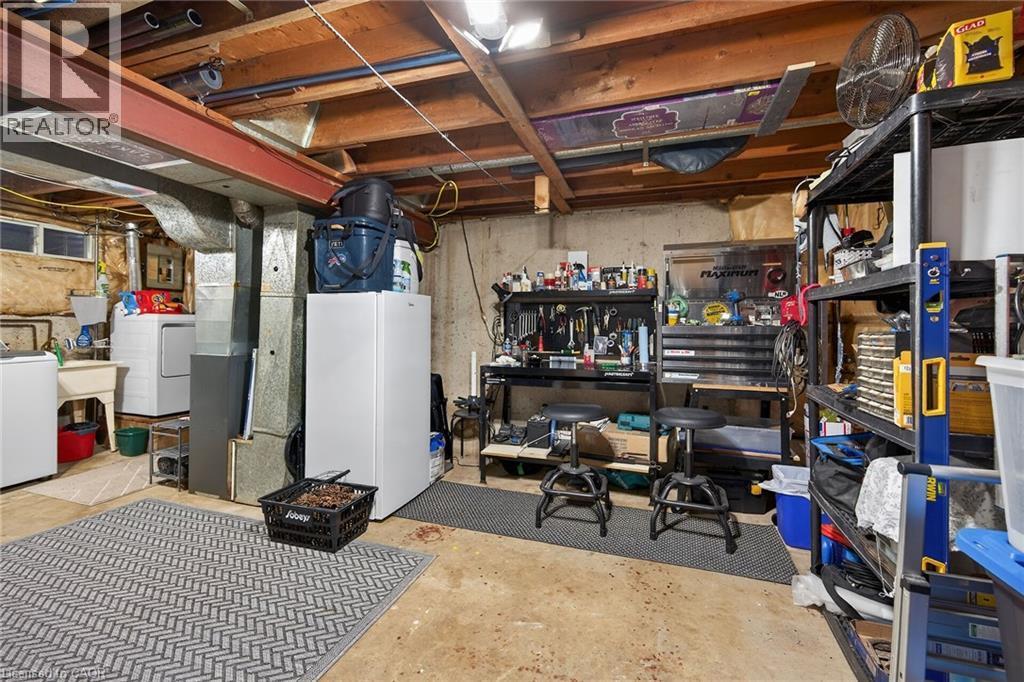 












527 MAIN Street E

,
Dunnville,




Ontario
N1A2Y5

