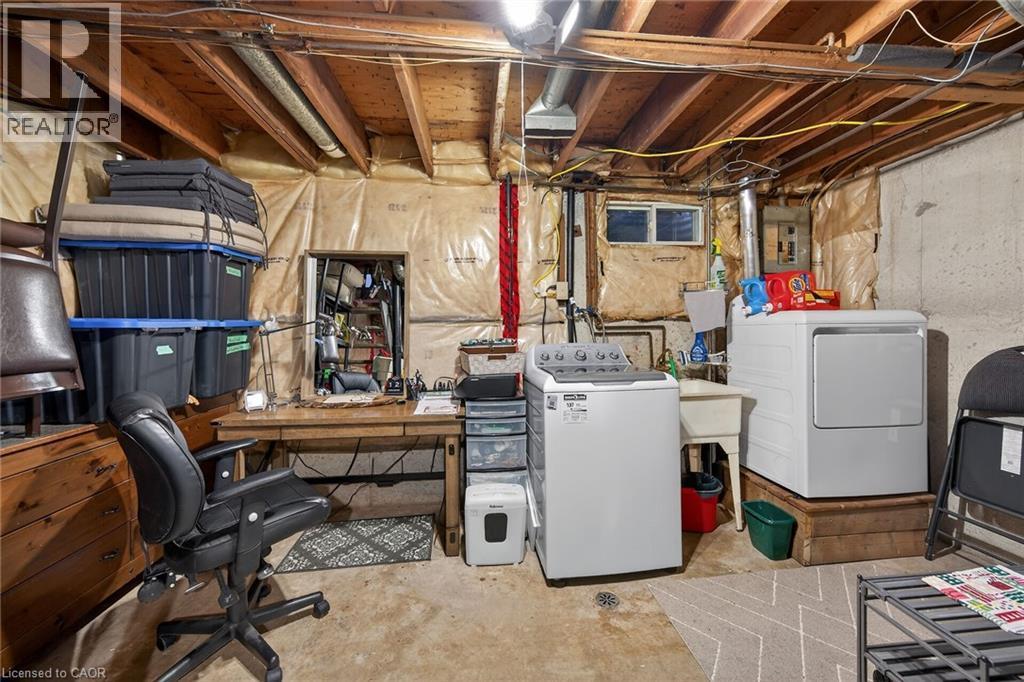 












527 MAIN Street E

,
Dunnville,




Ontario
N1A2Y5

