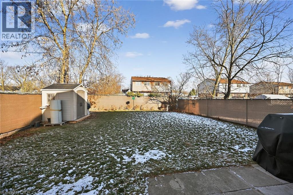 












527 MAIN Street E

,
Dunnville,




Ontario
N1A2Y5

