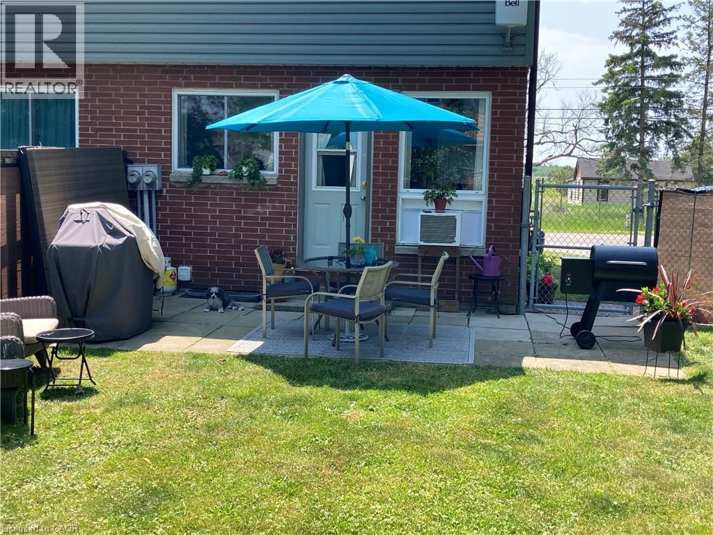 












527 MAIN Street E

,
Dunnville,




Ontario
N1A2Y5

