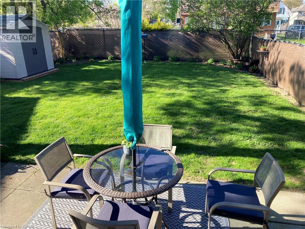 












527 MAIN Street E

,
Dunnville,




Ontario
N1A2Y5

