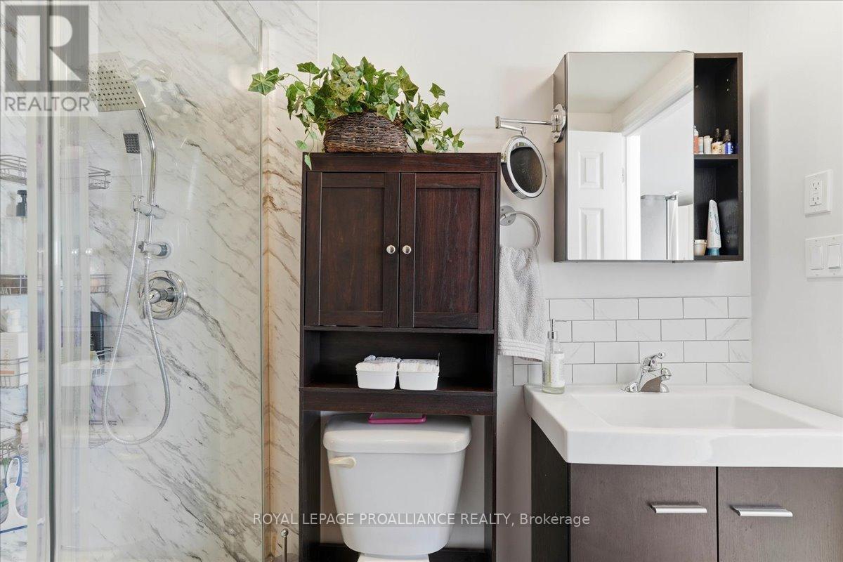 












880 NORTH BIG ISLAND ROAD

,
Prince Edward County (Sophiasburg Ward),




Ontario
K0K1W0

