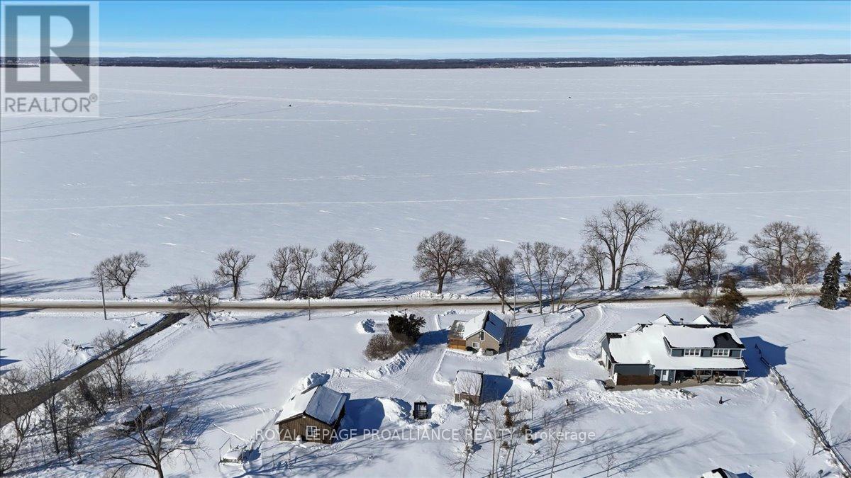 












880 NORTH BIG ISLAND ROAD

,
Prince Edward County (Sophiasburg Ward),




Ontario
K0K1W0

