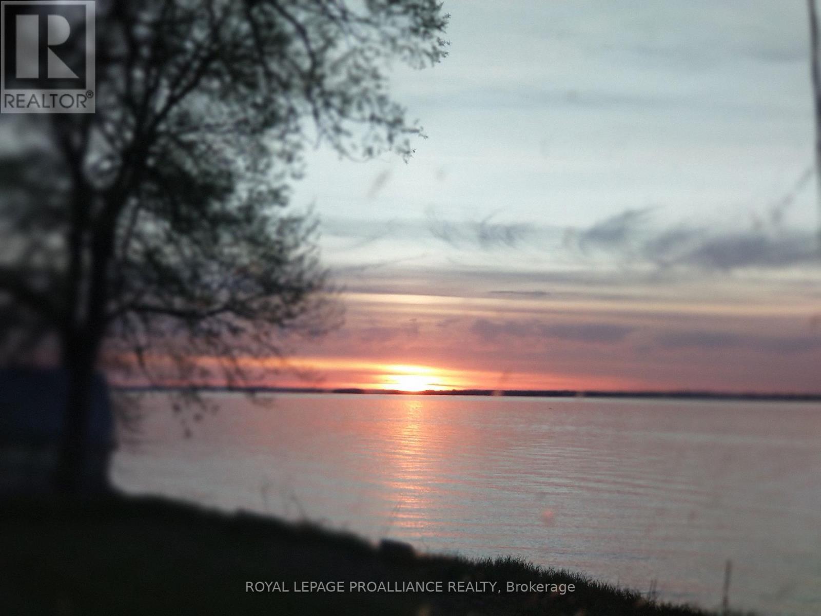 












880 NORTH BIG ISLAND ROAD

,
Prince Edward County (Sophiasburg Ward),




Ontario
K0K1W0

