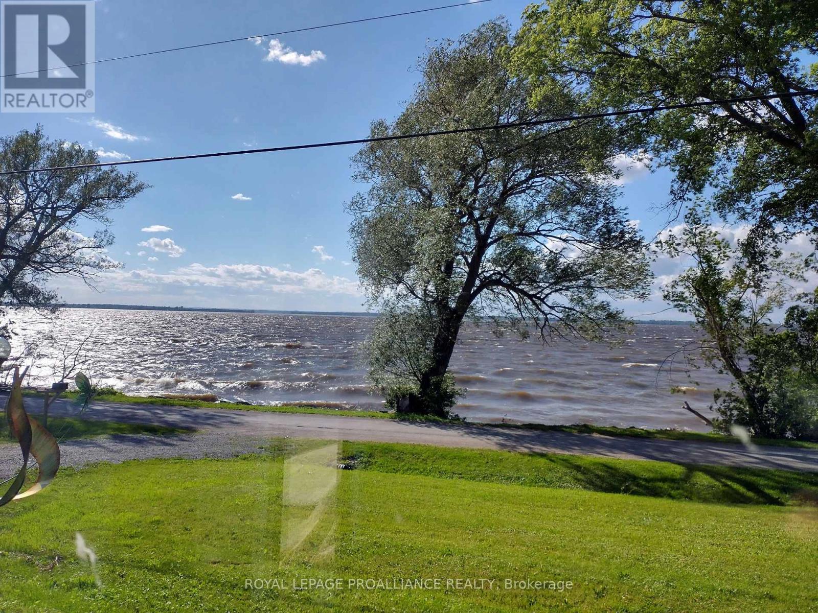 












880 NORTH BIG ISLAND ROAD

,
Prince Edward County (Sophiasburg Ward),




Ontario
K0K1W0

