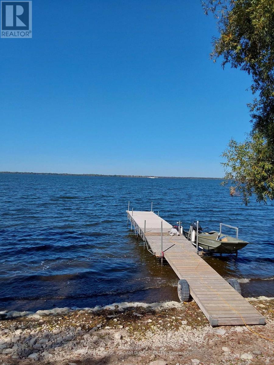 












880 NORTH BIG ISLAND ROAD

,
Prince Edward County (Sophiasburg Ward),




Ontario
K0K1W0

