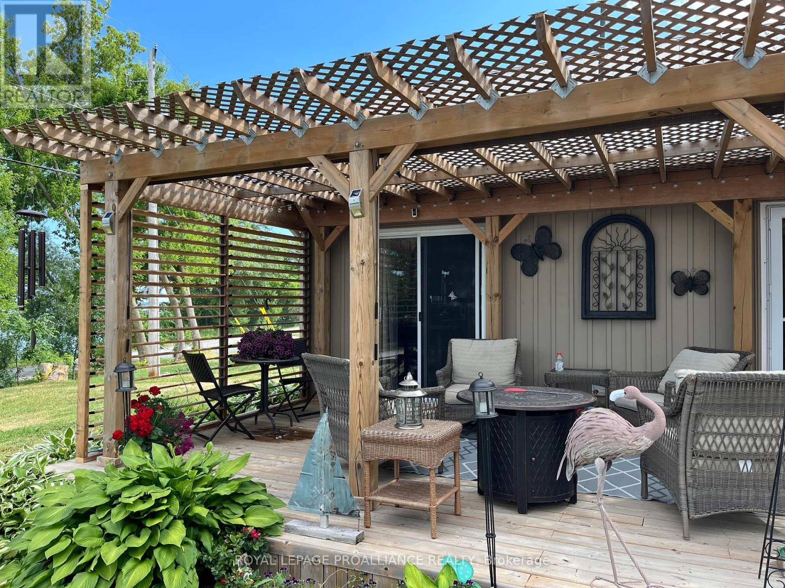 












880 NORTH BIG ISLAND ROAD

,
Prince Edward County (Sophiasburg Ward),




Ontario
K0K1W0

