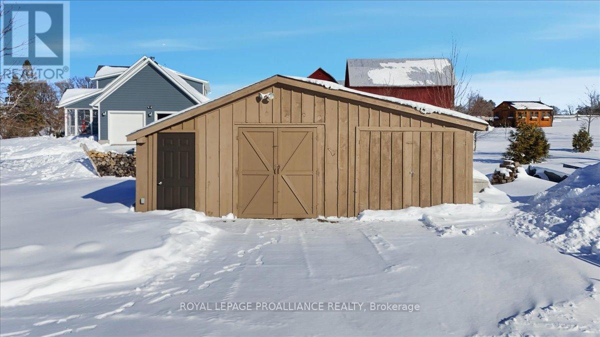 












880 NORTH BIG ISLAND ROAD

,
Prince Edward County (Sophiasburg Ward),




Ontario
K0K1W0

