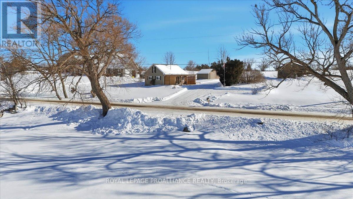 












880 NORTH BIG ISLAND ROAD

,
Prince Edward County (Sophiasburg Ward),




Ontario
K0K1W0

