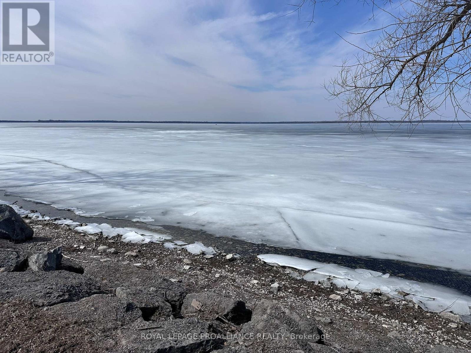 












880 NORTH BIG ISLAND ROAD

,
Prince Edward County (Sophiasburg Ward),




Ontario
K0K1W0

