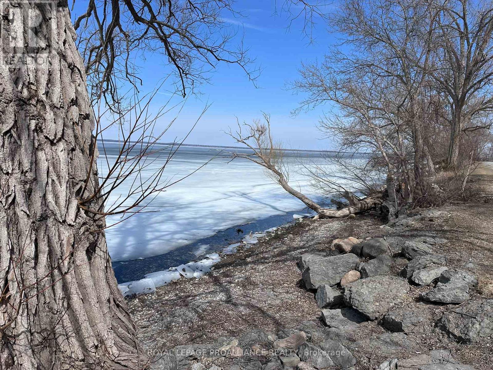 












880 NORTH BIG ISLAND ROAD

,
Prince Edward County (Sophiasburg Ward),




Ontario
K0K1W0

