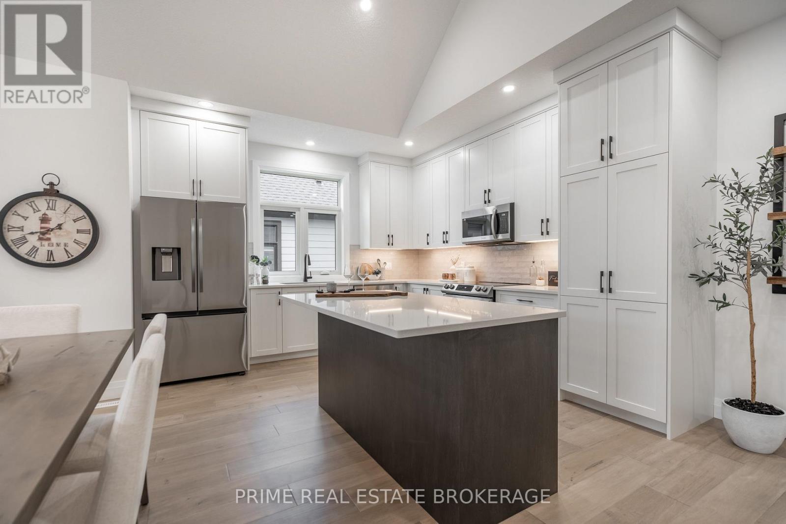 












4 - 62 COMPASS TRAIL

,
Central Elgin (Port Stanley),







Ontario
N5L0B4

