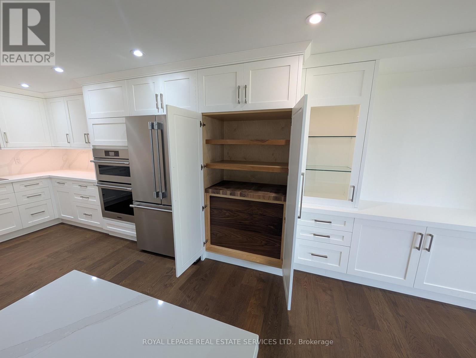 












306 - 2180 MARINE DRIVE

,
Oakville,




Ontario
L6L5V2

