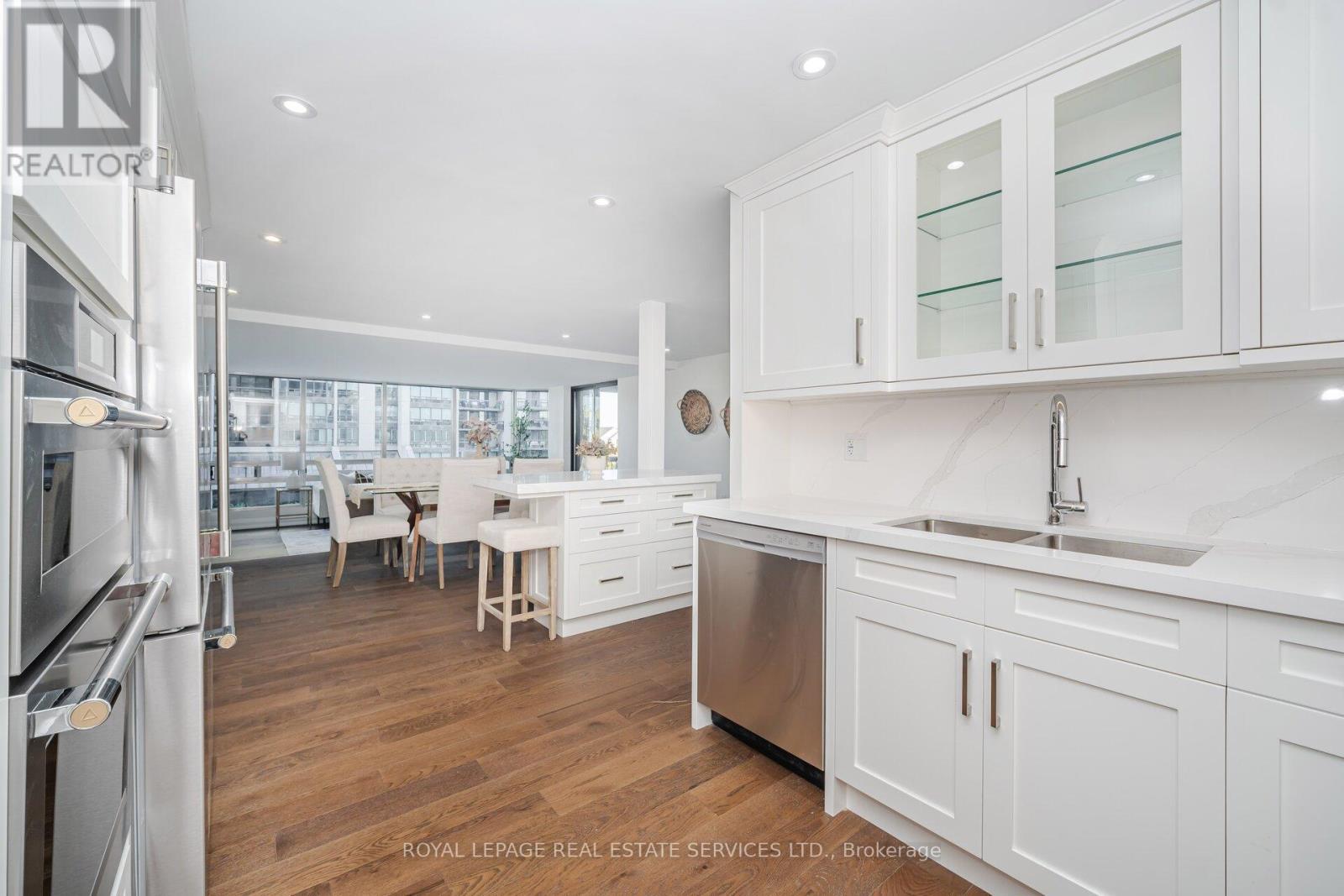 












306 - 2180 MARINE DRIVE

,
Oakville,




Ontario
L6L5V2

