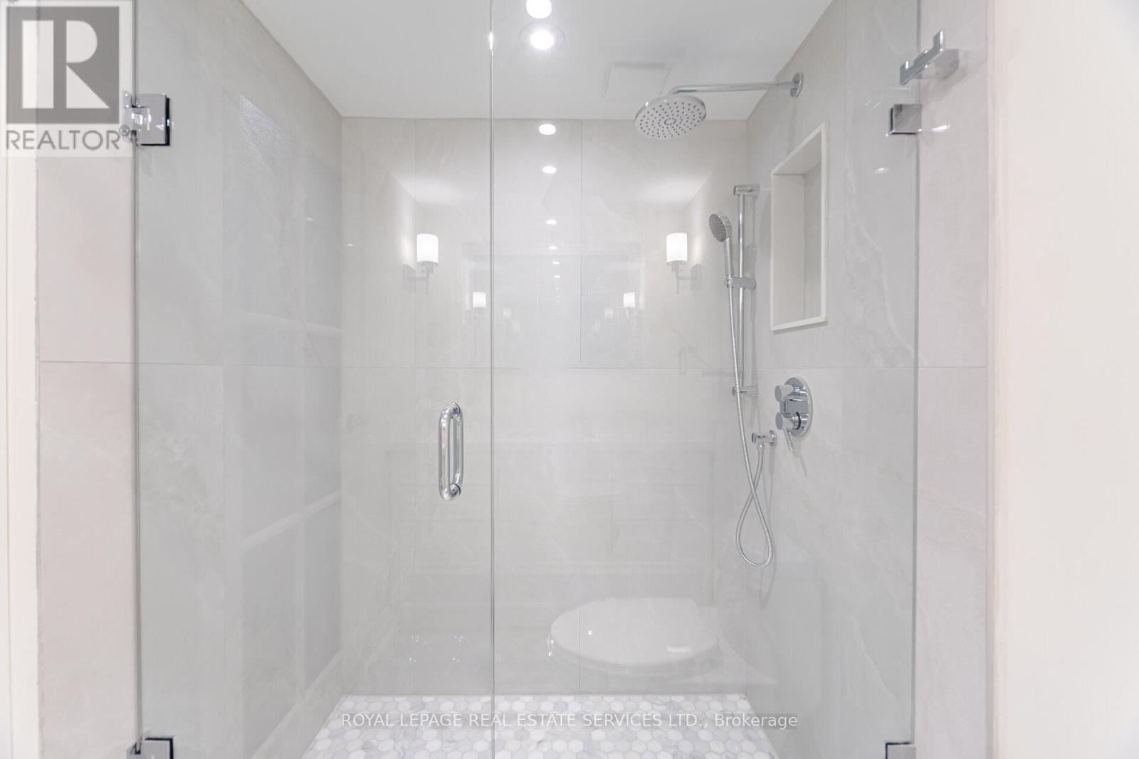 












306 - 2180 MARINE DRIVE

,
Oakville,




Ontario
L6L5V2

