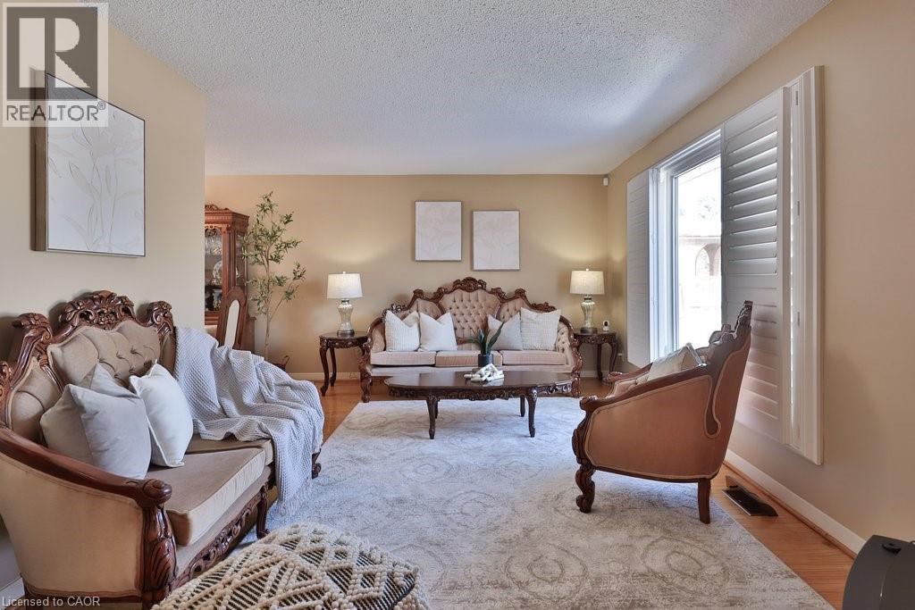 












7 ROSEGLEN Crescent

,
Toronto,




Ontario
M3N1G7

