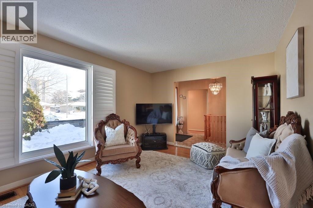 












7 ROSEGLEN Crescent

,
Toronto,




Ontario
M3N1G7

