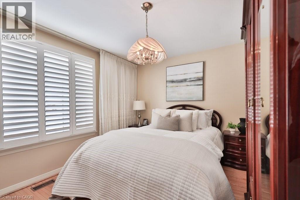 












7 ROSEGLEN Crescent

,
Toronto,




Ontario
M3N1G7

