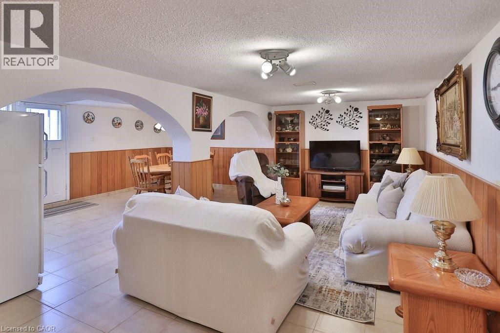 












7 ROSEGLEN Crescent

,
Toronto,




Ontario
M3N1G7

