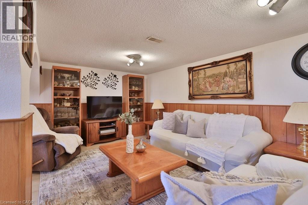 












7 ROSEGLEN Crescent

,
Toronto,




Ontario
M3N1G7

