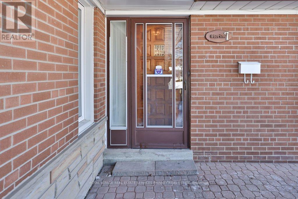












7 ROSEGLEN CRESCENT

,
Toronto,




Ontario
M3N1G7

