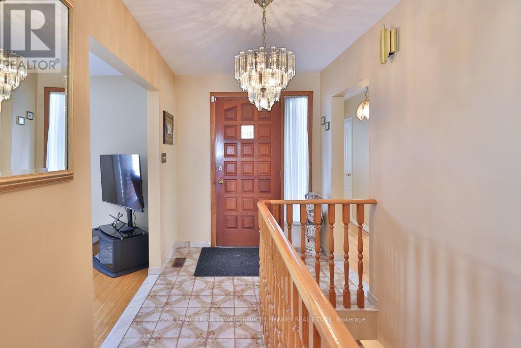 












7 ROSEGLEN CRESCENT

,
Toronto,




Ontario
M3N1G7

