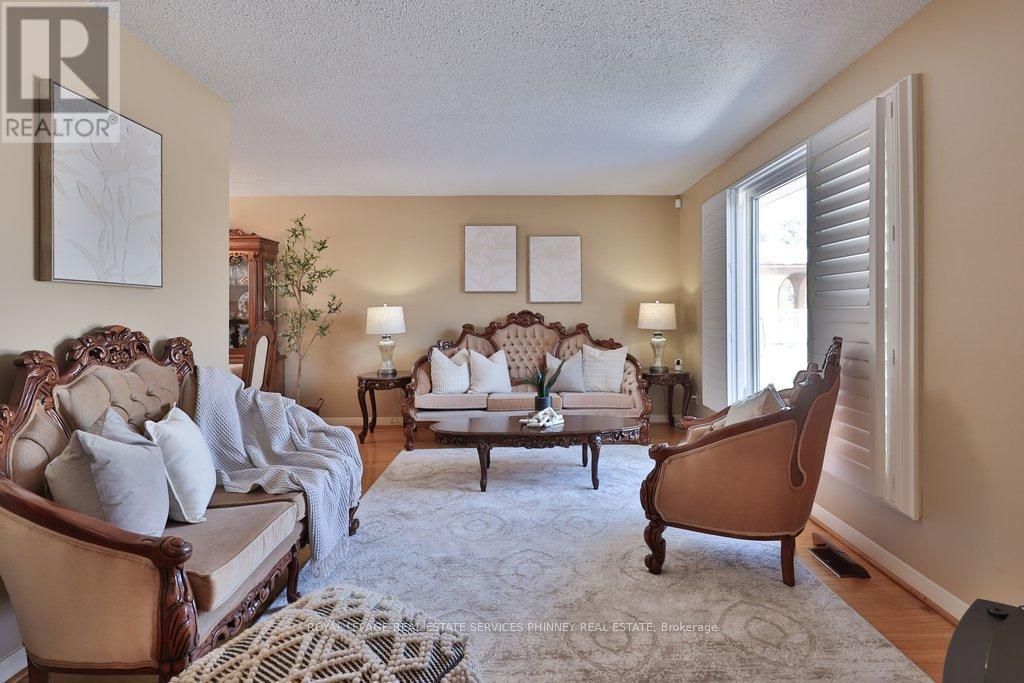 












7 ROSEGLEN CRESCENT

,
Toronto,




Ontario
M3N1G7

