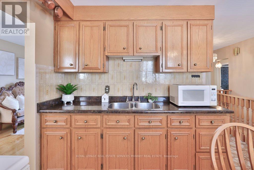 












7 ROSEGLEN CRESCENT

,
Toronto,




Ontario
M3N1G7

