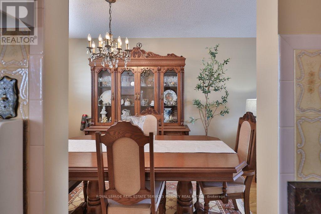 












7 ROSEGLEN CRESCENT

,
Toronto,




Ontario
M3N1G7

