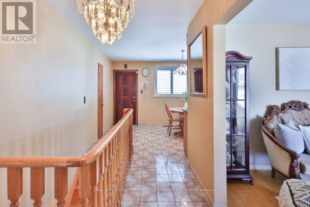 












7 ROSEGLEN CRESCENT

,
Toronto,




Ontario
M3N1G7

