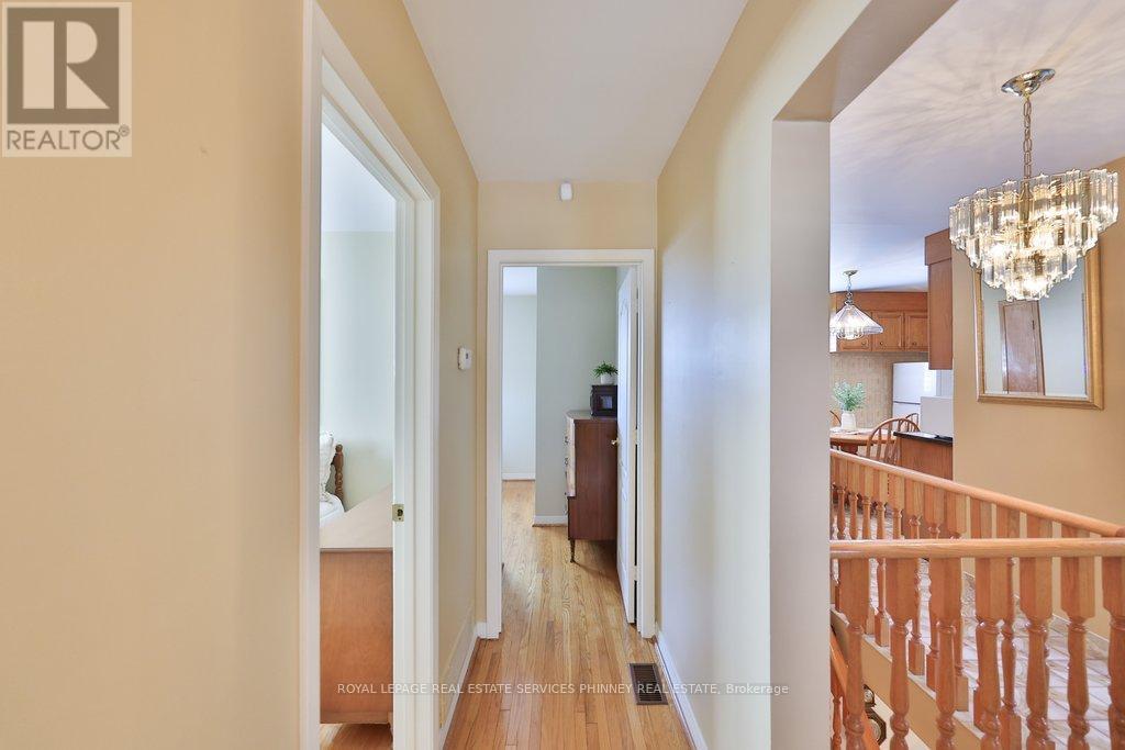 












7 ROSEGLEN CRESCENT

,
Toronto,




Ontario
M3N1G7

