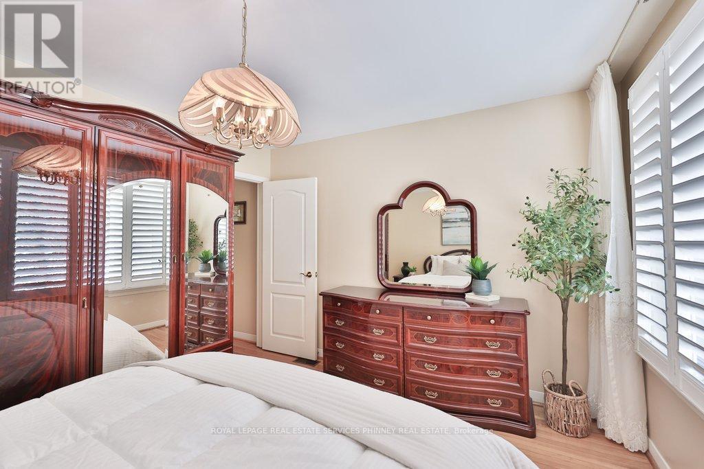 












7 ROSEGLEN CRESCENT

,
Toronto,




Ontario
M3N1G7

