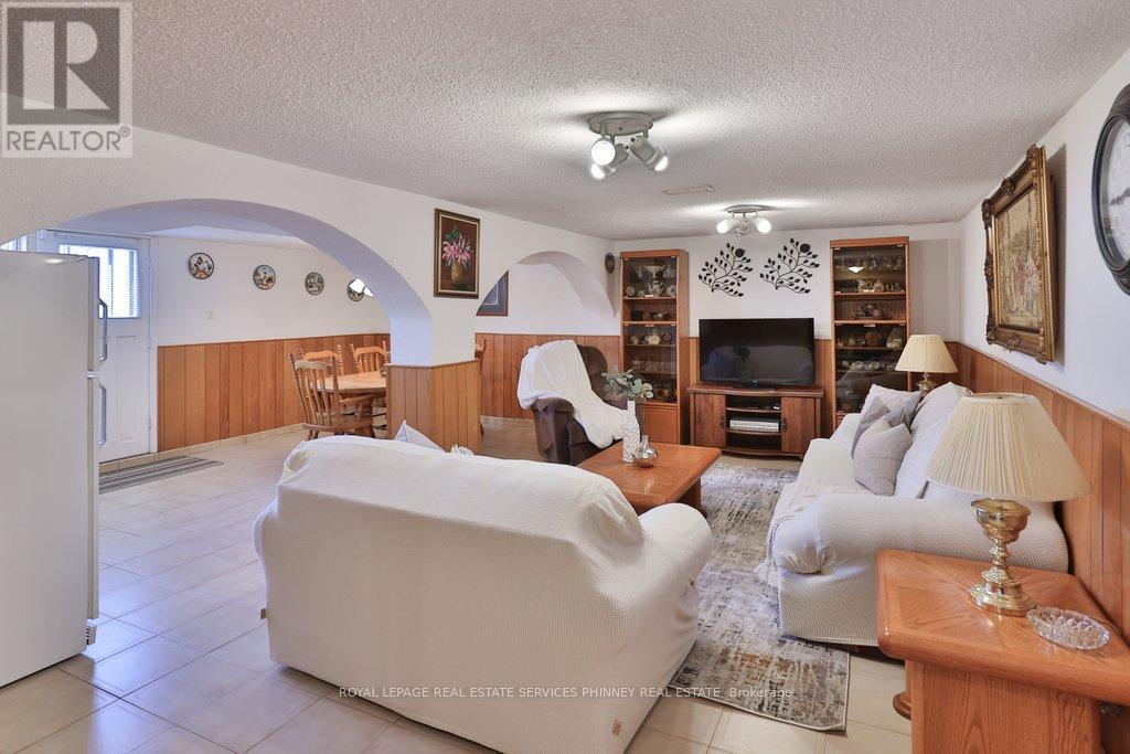 












7 ROSEGLEN CRESCENT

,
Toronto,




Ontario
M3N1G7

