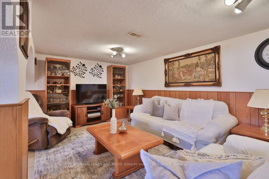 












7 ROSEGLEN CRESCENT

,
Toronto,




Ontario
M3N1G7

