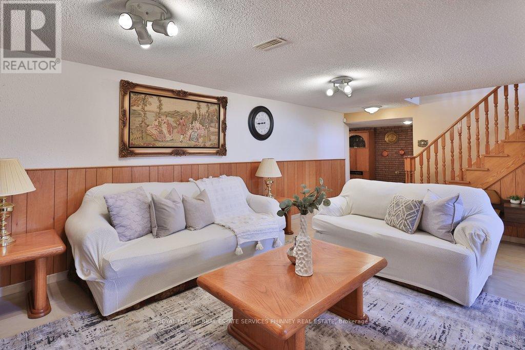 












7 ROSEGLEN CRESCENT

,
Toronto,




Ontario
M3N1G7

