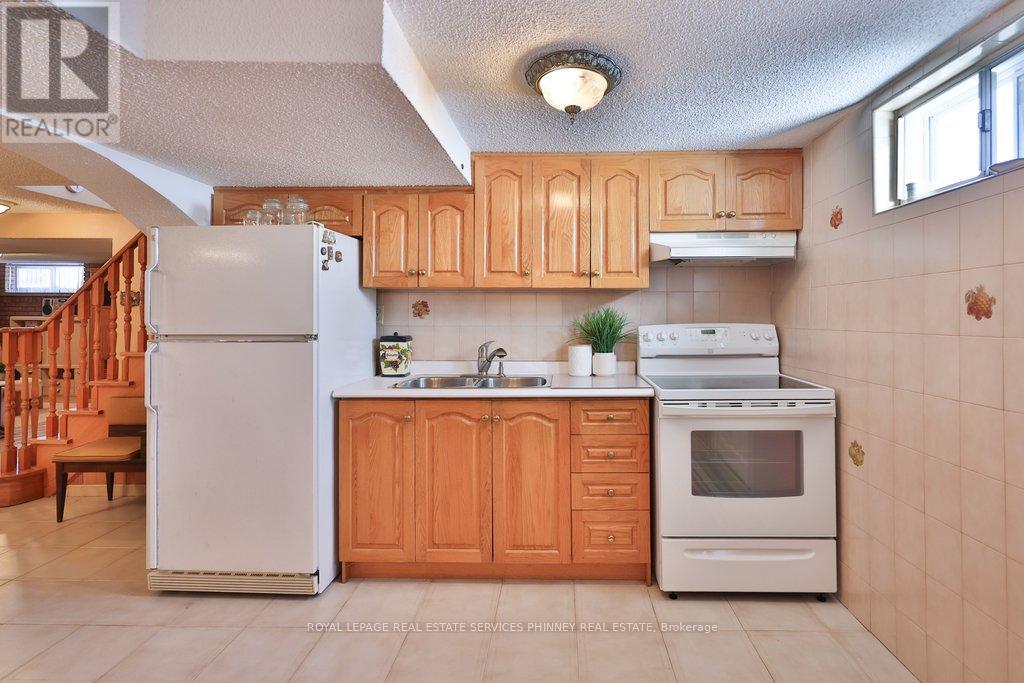 












7 ROSEGLEN CRESCENT

,
Toronto,




Ontario
M3N1G7

