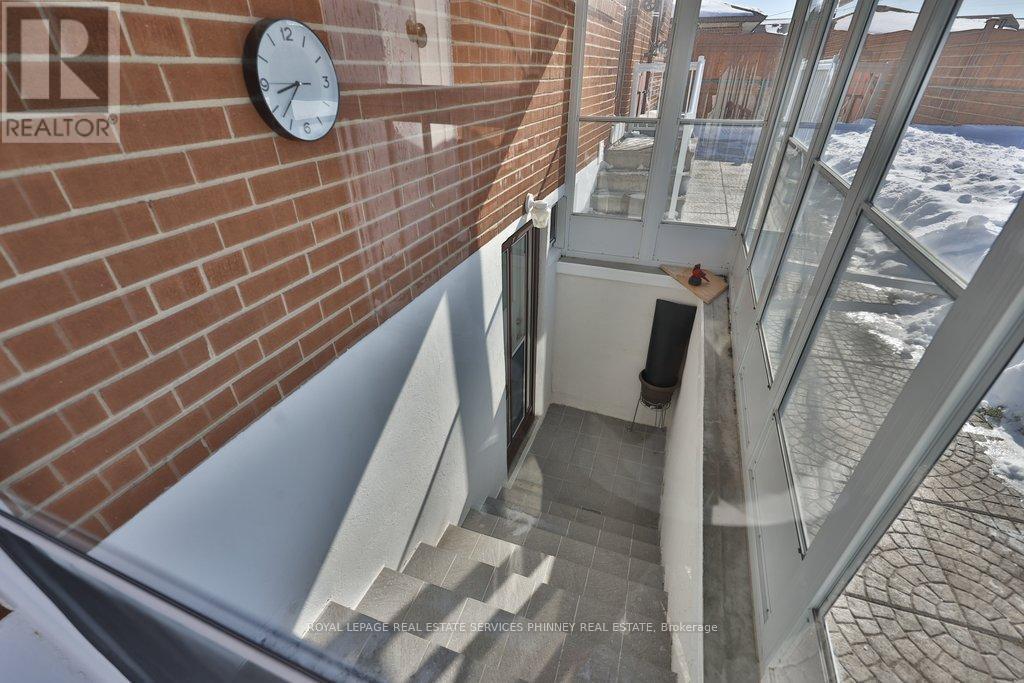 












7 ROSEGLEN CRESCENT

,
Toronto,




Ontario
M3N1G7

