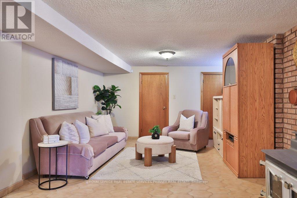 












7 ROSEGLEN CRESCENT

,
Toronto,




Ontario
M3N1G7

