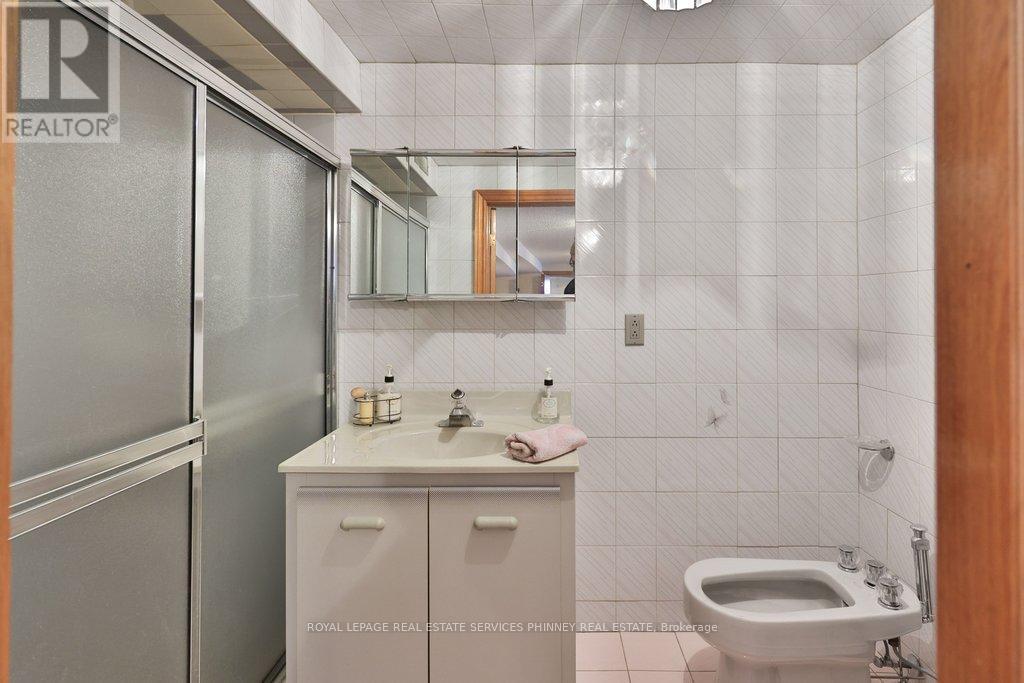 












7 ROSEGLEN CRESCENT

,
Toronto,




Ontario
M3N1G7

